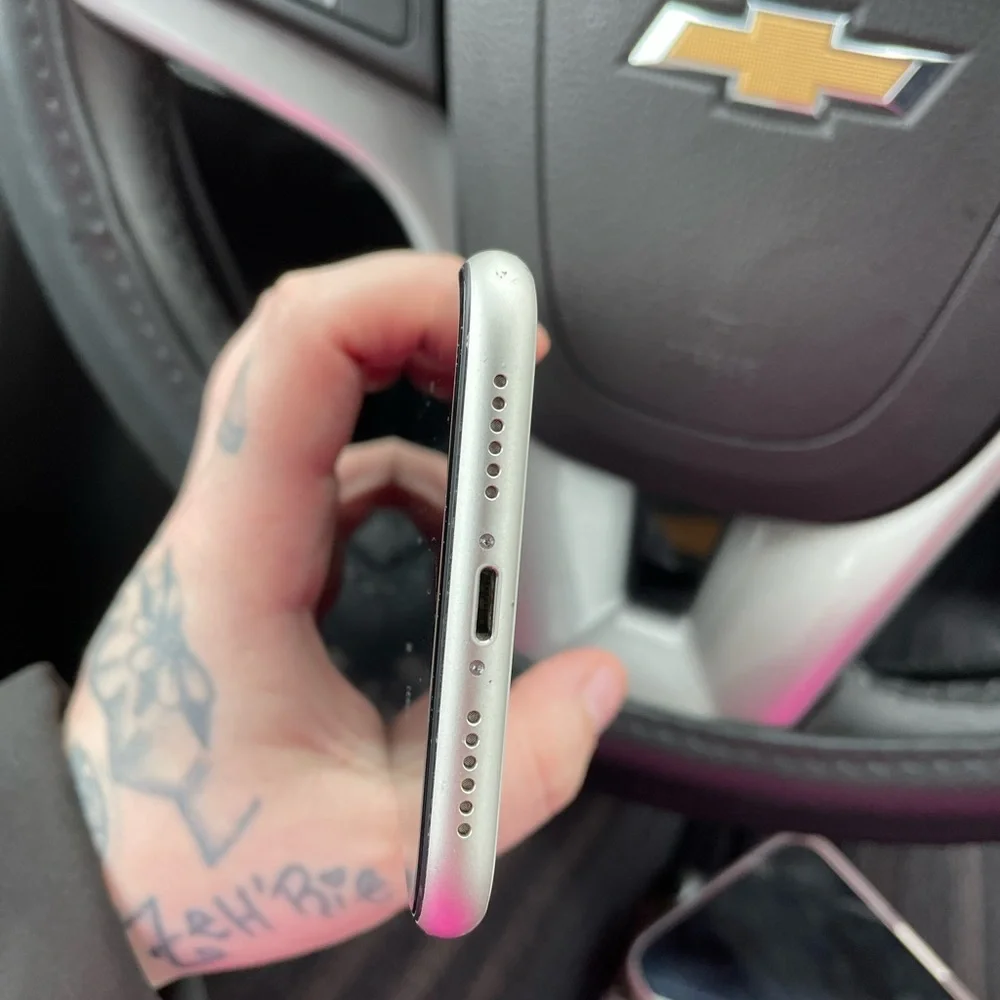 iPhone - Picture 2 of 6